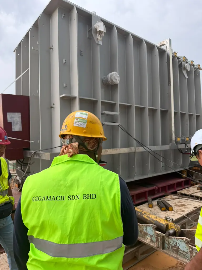 Gigamach project team coordinating a controlled transformer unloading operation.
